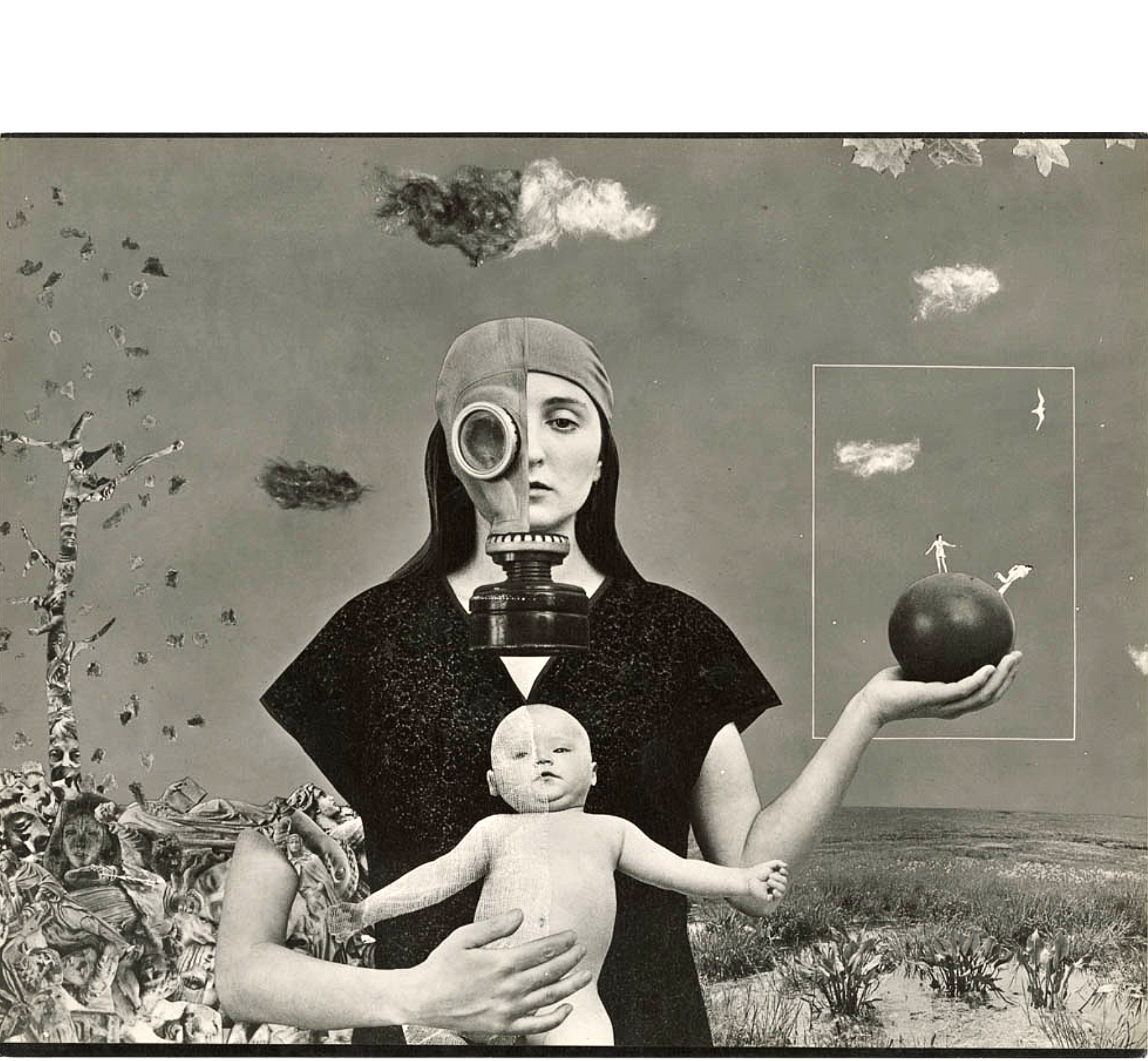 sureale zweigeteilte Collage, Frau hinter einer Puppe, rechts Schäfchenwolken und Apfel, links Gasmaske über dem Gesicht und dunkle Wolken